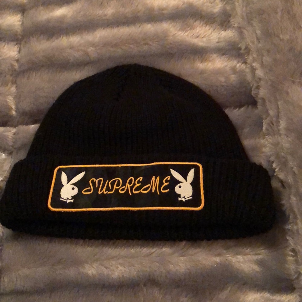😍Sold😍Authentic Supreme Playboy Bennie